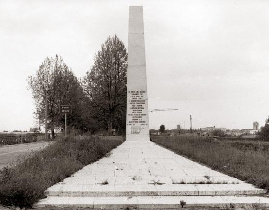 Cippo a ricordo dell offensiva del 10 aprile 1945 che portò alla liberazione del territorio di Lugo Cippo commemorativo Provinciale Localizzazione: Argine destro del fiume Senio, incrocio tra Via