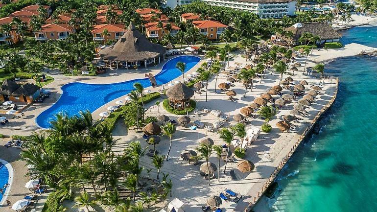 net www.oceanhotels.net Hotel consigliato per ospiti di età maggiore di 18 anni Ubicazione L Ocean Maya Royale è situato sul lungomare della Riviera Maya, vicino a Playa del Carmen.