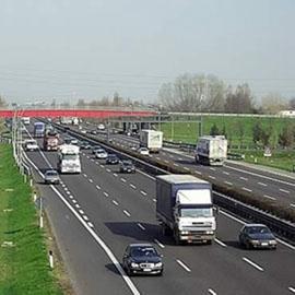 La follia delle nuove infrastrutture viabilistiche Autostrada Val Trompia: 35 km Bre-Be-MI (tratto BS): 20 km Calcolando un fascio infrastrutturale di 30 metri per 55 km, si ottengono 1.650.