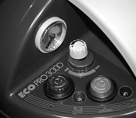 Vaporetto Eco Pro 3000 NV ITALIANO REGOLAZIONE DEL FLUSSO DI VAPORE VAPORETTO consente di ottimizzare il flusso di vapore desiderato, agendo sulla manopola di regolazione (I) (fig. 5).