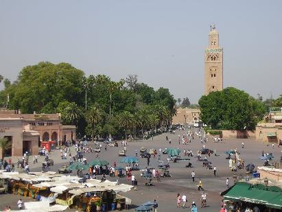 Le concerie di Fes sono rinomate in Marocco, vasche di ammoniaca bianche che su alternano a quelle colorate, usate per pitturare le pelli.