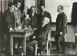 Wundt: fondatore del laboratorio di psicologia a Lipsia (1879) Psicologia come descrizione dei contenuti elementari della coscienza Sensazioni percezioni Immagini idee Stati affettivi emozioni e