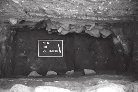 Fig. 10 - Nora, Area P, saggio PR1, sondaggio di fronte all altare. Sezione stratigrafica A-A1.