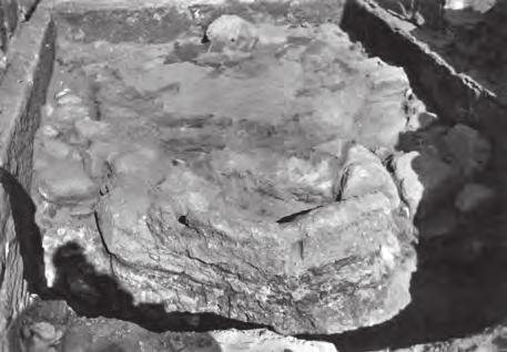 Fig. 1 - Nora, Area PT/v. La vasca del frigidarium: scavo G. Pesce (Archivio Fotografico della Soprintendenza per i beni archeologici per le province di Cagliari e Oristano, inv. N. 4902).