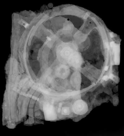 RADIOGRAFIA Il principio si basa sulla variazione di attenuazione che le radiazioni elettromagnetiche subiscono quando incontrano un difetto nel loro percorso attraverso il materiale.