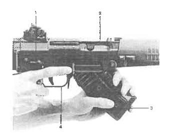 SIG 550-551 SP 3.2. Caricamento dell arma 1. Inserite la sicura manuale 2. Ruotate il ponticello in posizione verticale 3.