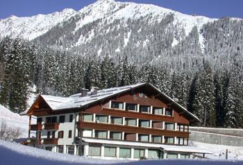 HOTEL DAHU**** 38086 MADONNA DI CAMPIGLIO (TN) - m 1450 slm Via Cima Tosa, 101 Tel. 0465/440242 - Fax 0465/443310 info@hoteldahu.