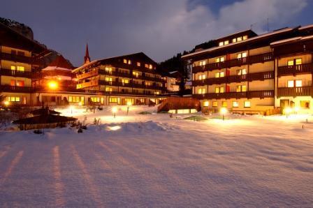 RESIDENCE ANTARES*** 39048 SELVA VAL GARDENA (BZ) - m 1.563 slm Via Meisules, 195 Call Booking Center Residencehotels nelle Dolomiti tel. 0461/933400 fax 0461/933241 antares@residencehotel.it www.