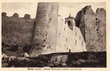 Figura 39 Titolo: Pereto (Aquila) Fortezza Medioevale e antiche mura di cinta - Tipo: Opaca, nero su cartoncino bianco - Committente: Penna