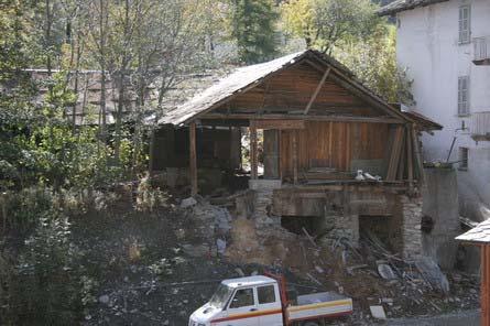 29 DOCUMENTAZIONE FOTOGRAFICA DI DETTAGLIO OSSERVAZIONI La segheria è rimasta in funzione sino agli anni 90.