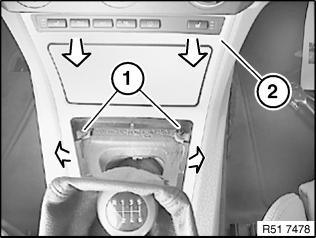 <!---->Smontaggio e montaggio (sostituzione) del supporto comandi del rivestimento per