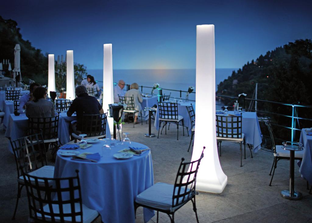 BELMOND HOTEL SPLENDIDO Portofino (GE) Ristorante-Piscina IL COMPLEMENTO D'ARREDO LUMINOSO MODERNO E DI DESIGN