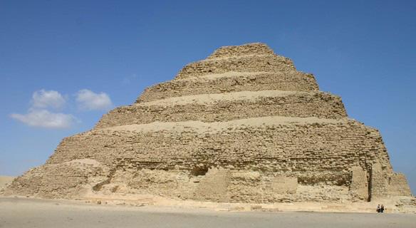 dei luoghi più celebri e spettacolari dell antico Egitto, caratterizzato da due templi rupestri, il più grandioso dei quali è dedicato al grande faraone. Seconda colazione.