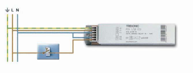 2 switchdim : È possibile dimmerare più reattori contemporaneamente (consigliata l installazione di massimo 25 elementi) con uno o più pulsanti tramite un collegamento in parallelo.