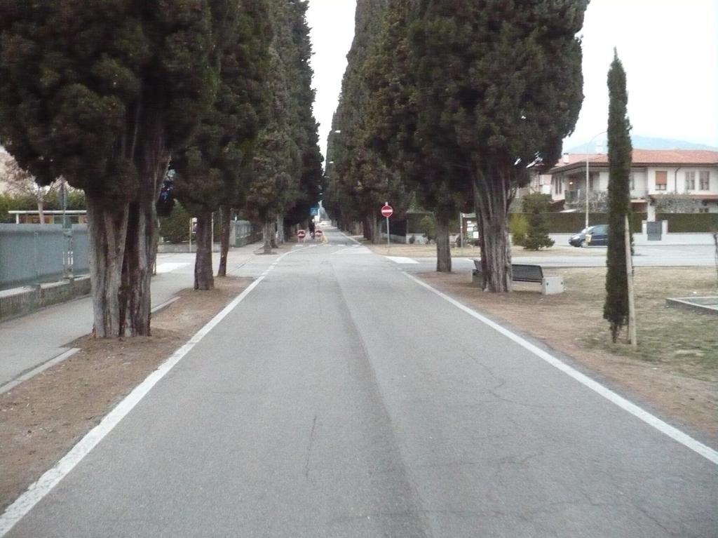 Intersezione tra strada S.Croce con via Bach e con via S.Tommaso D Aquino.