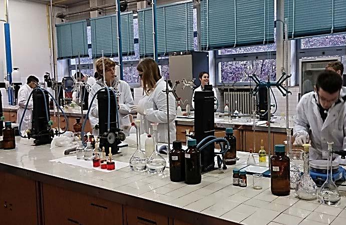 Laboratori Chimica Analitica Che cosa si fa: Preparazione di soluzioni