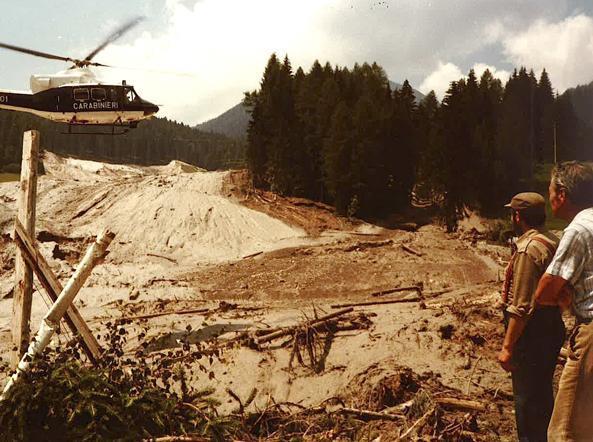 AMBIENTE 19 LUGLIO 1985 IN TRENTINO Stava: il «piccolo Vajont» dimenticato di 30 anni fa Poco dopo mezzogiorno crollarono i bacini di decantazione di una miniera: una colata di acqua e fango a 90