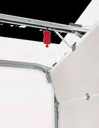 Apertura di aerazione sull elemento superiore Con il supporto opzionale per carrello, è possibile aprire solo l'elemento superiore del portone per aerare il garage.