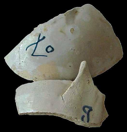 Dell XI-XII secolo sembrano invece far parte alcuni frammenti di ceramica acroma tra cui un ansa probabilmente di brocca con impresso un marchio a ruota a cinque raggi.