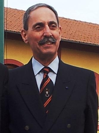 I Cavalieri di Sicilia 48/2012 2 IL NEO NAZIONALE GEN C.A. VLADIMIRO ALEXITCH Il Presidente Nazionale Gen. C.A. Vladimiro Alexitch Vladimiro Alexitch è nato a Roma il 28 dicembre 1948.