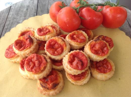 Pizzette classiche al pomodoro e