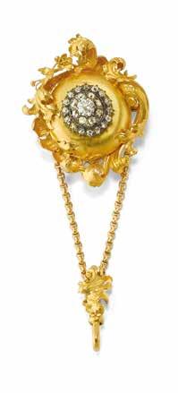 11 12 13 11 CHATELAINE IN ORO E DIAMANTI in oro giallo di forma rotonda ornata da cartigli con centro in diamanti montati su argento. Circa 1860.