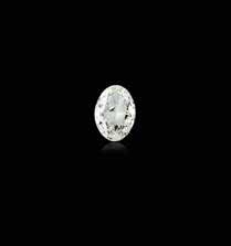 463 ANELLO CON DIAMANTE GIALLO FANCY VIVID montato a griffe con un diamante ovale modificato fancy vivid di ct 3,66 tra due diamanti taglio taper di ct 0,30 ca.