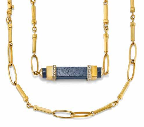 Gr 147,70 DIAMOND AND LAPIS LAZULI PARURE, MARCHISIO in yellow gold including a long chain, a bangle and a ring adorned with geometrical lapis lazuli motifs flanked by diamonds weighing approx.