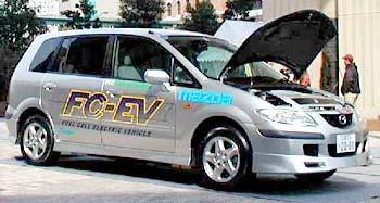 FCHV-BUS1 Dal dicembre 1999, la Toyota collabora con General Motors in attività che riguardano la tecnologia delle celle a combustibile e le due aziende hanno raggiunto un accordo con la Exxon Mobil
