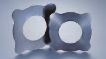 riducendo le sollecitazioni. Le piastre in resina rinforzata hanno la funzione di ridurre il rumore e resistere all usura.