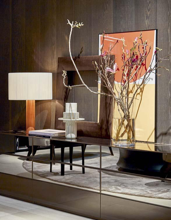 The spaces of an exclusive residence follow one another, ringed as in a necklace: the lobby with a sculpture table, the convivial