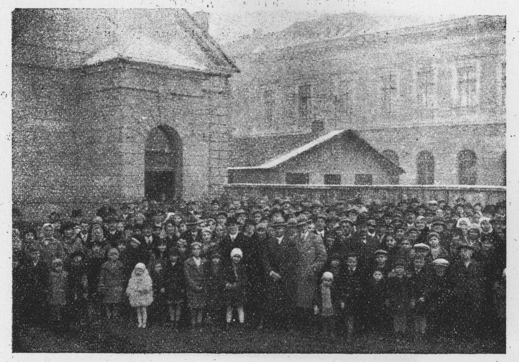 PRILOG XXV. Starokatolički vjernici ispred župne crkve sv. Križa u Zagrebu 26.