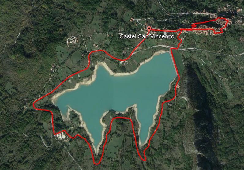 CORSA Giro di 6,5 km intorno al lago con passaggio nel centro storico di Castel San Vincenzo, leggermente ondulato con la prima metà di gara su strada sterrata e seconda parte su strada asfaltata.