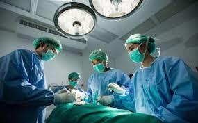 peri - operatorio La sala operatoria è un ambiente che se curato nei minimi dettagli puo ridurre fortemente il rischio di infezioni