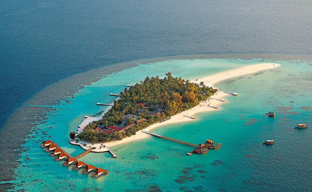 264 OCEANI E SAFARI / MALDIVE / ATOLLO DI ARI SPORT E SVAGO Windsurf, canoa, acquagym, stretching, palestra, beach-volley, campo da calcetto, campo da tennis in erba sintetica, ping-pong, bocce,