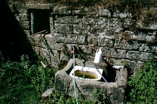 umide minori (pozze e lavatoi in pietra).