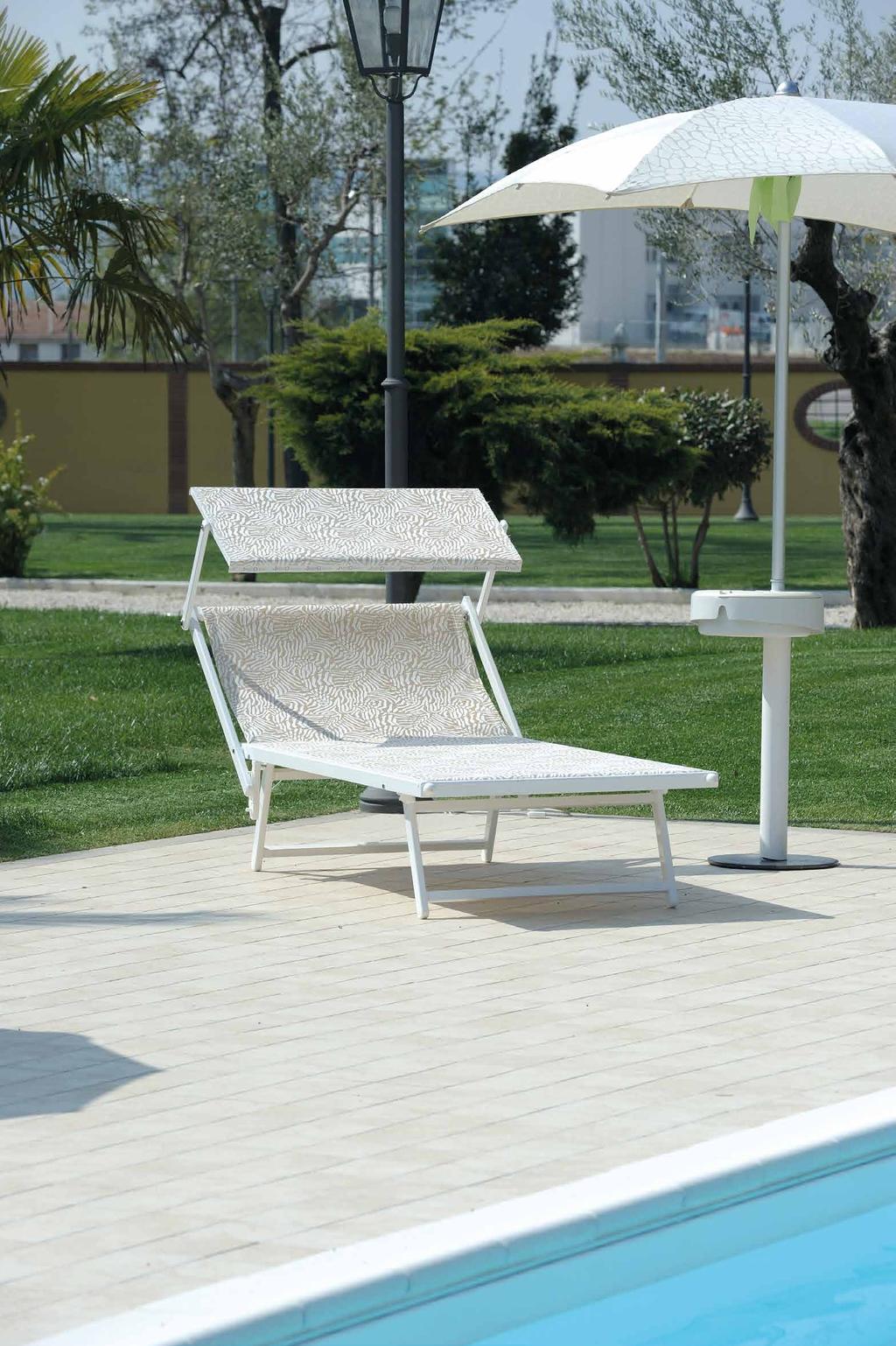 40 cm VIP Length 210 Depth 100 Height 40 cm Sun-bed with