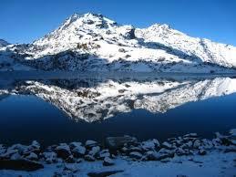 Lungo il percorso potrete ammirare le montagne più famose come il Cho Oyu (8201 mt), l Everest(8848 mt), il Lhotse
