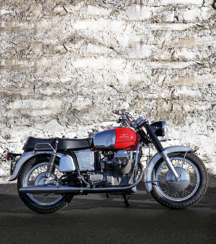 LA STORIA Una rivoluzione. Nel 1967 arriva sul mercato Moto Guzzi V7, la prima maximoto italiana che scardina i canoni del mondo motociclistico e incanta critica e pubblico.