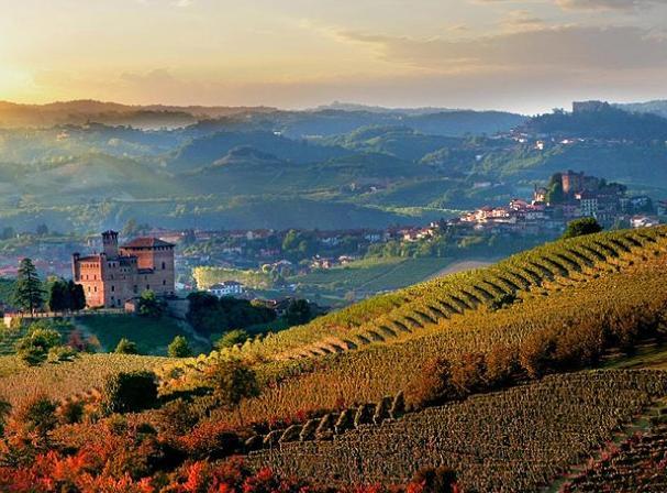 Il castello ospita infatti la prima Enoteca Regionale del Piemonte e uno dei più completi musei etnografici di