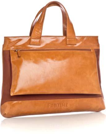 0729NB Formato: 40 29 4,6 Arricchita da un capiente tascone anteriore esterno questa shopping bag è adatta sia per il tempo libero che per la custodia