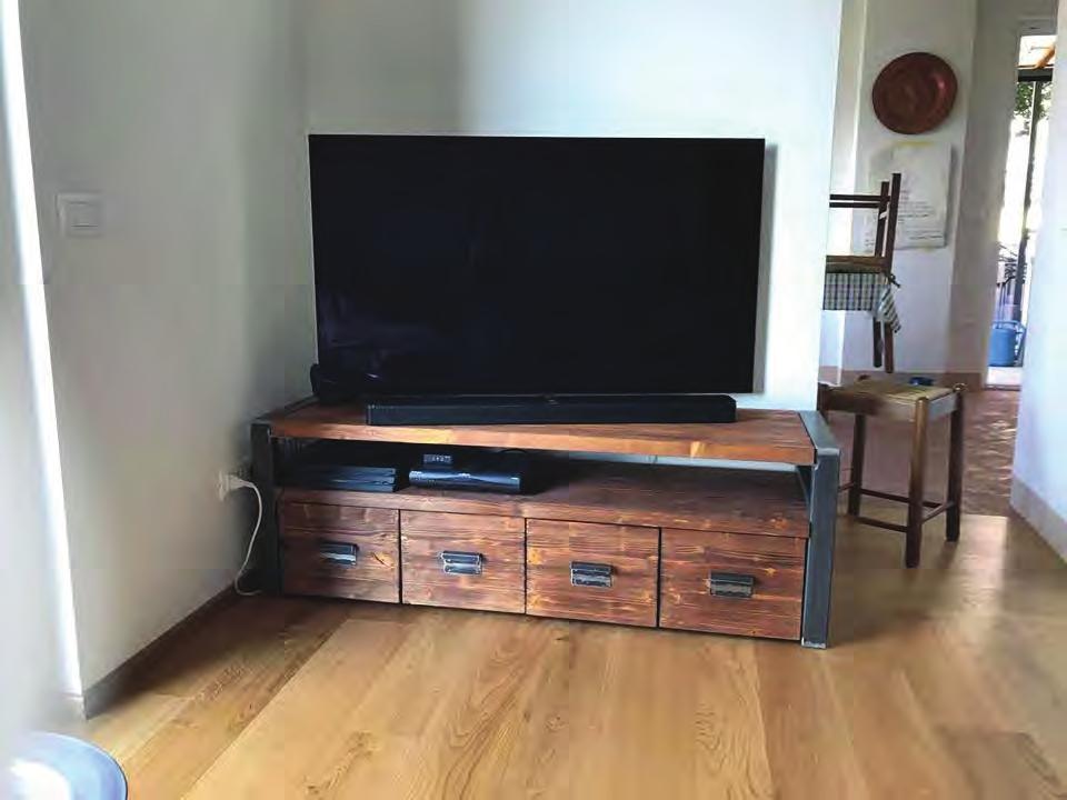 tv in legno massello di
