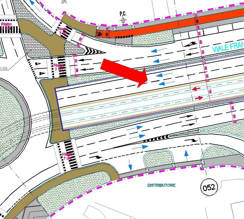 Figura 10) - Il raggio maggiore interno della rotatoria (a forma di ellisse) consente la corona giratoria a più corsie, ma la larghezza di progetto non è sufficiente per consentire la presenza di 3