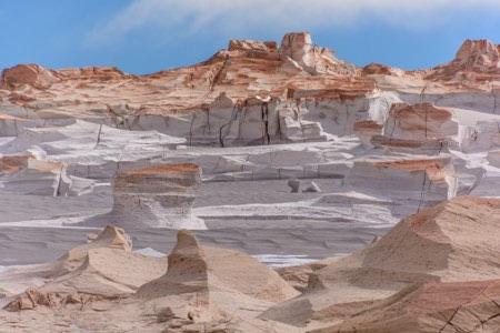 All interno del cratere si vedrà la Laguna Diamante, uno specchio sorprendente per il colore delle sue acque.