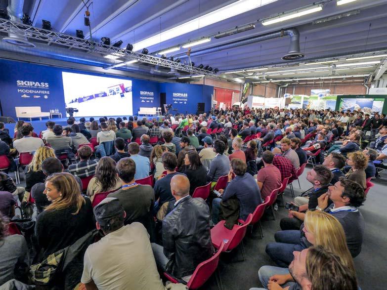 escursionistiche, atleti, manager, organizzatori di eventi e di competizioni sportive sulla neve, e appassionati della montagna e