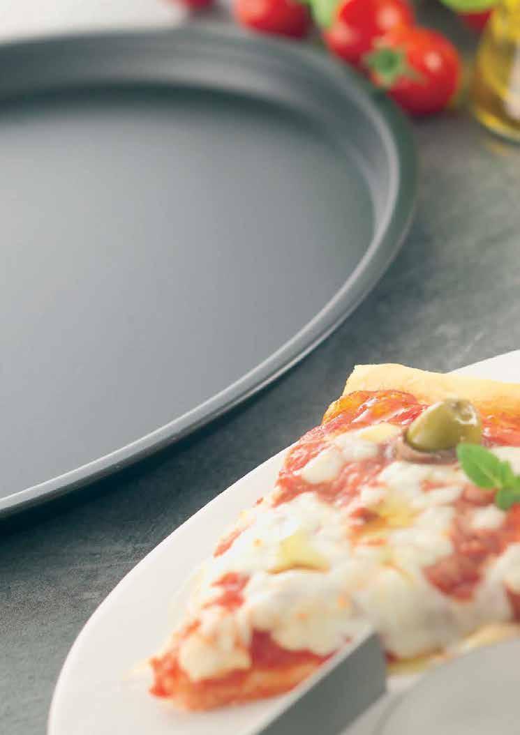 Una gamma specifica per la cottura in forno della pizza, in diversi formati. Linea Pizza&Mania, per sfornare e servire senza difficoltà tutto il gusto della tradizione italiana.