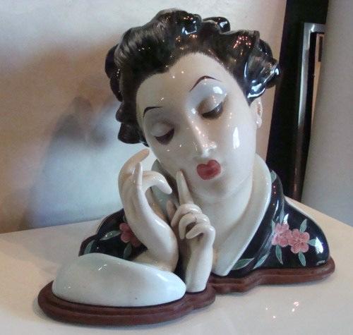 scultura in porcellana dipinta "Geisha"