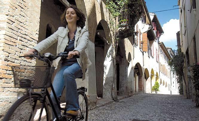 funivia, ecc.) Treno TPL Motocicletta, ciclomotore, scooter A piedi Bicicletta Auto 2.