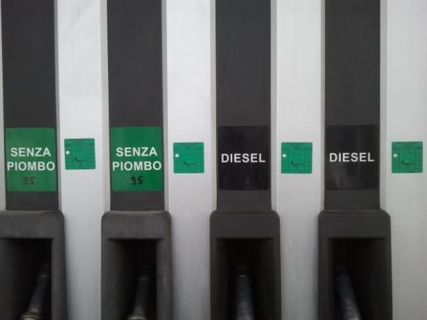 litri oppure 100 litri (ad esempio per i distributori di carburante destinati agli autocarri).