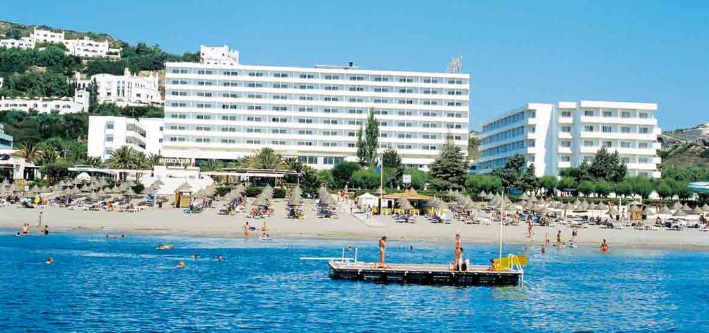 2 BAMBINI 2-14 ANNI HOTEL ESPERIDES BEACH 4 H Faliraki / www.esperia-hotels.gr Posizione: situato vicino alla lunga spiaggia sabbiosa a 3 km da Faliraki e 12 km da Rodi città.